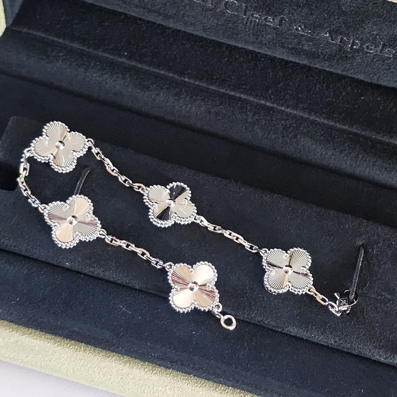 VAN CLEEF & ARPELS 18K White Gold Guilloche Vintage Alhambra Bracelet 5motif - Picture 4 of 16